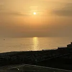 Lejlighed Povoa De Varzim-sleeps4-beachfront-ac-parking *