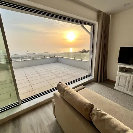 Povoa De Varzim-sleeps4-beachfront-ac-parking Appartement Póvoa de Varzim